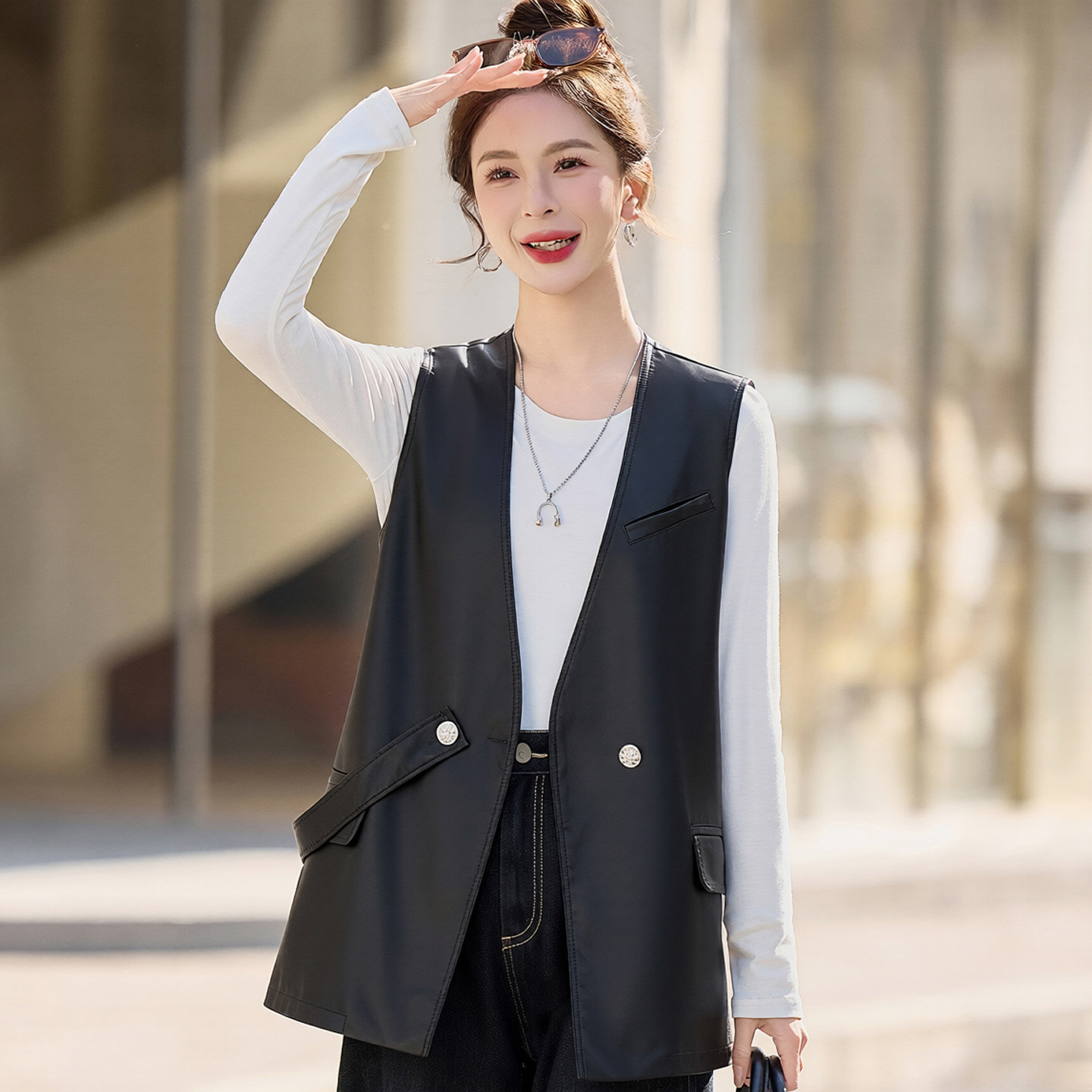 马甲女时髦洋气中长款皮坎肩好看漂亮设计感PU皮马夹时尚女人背心