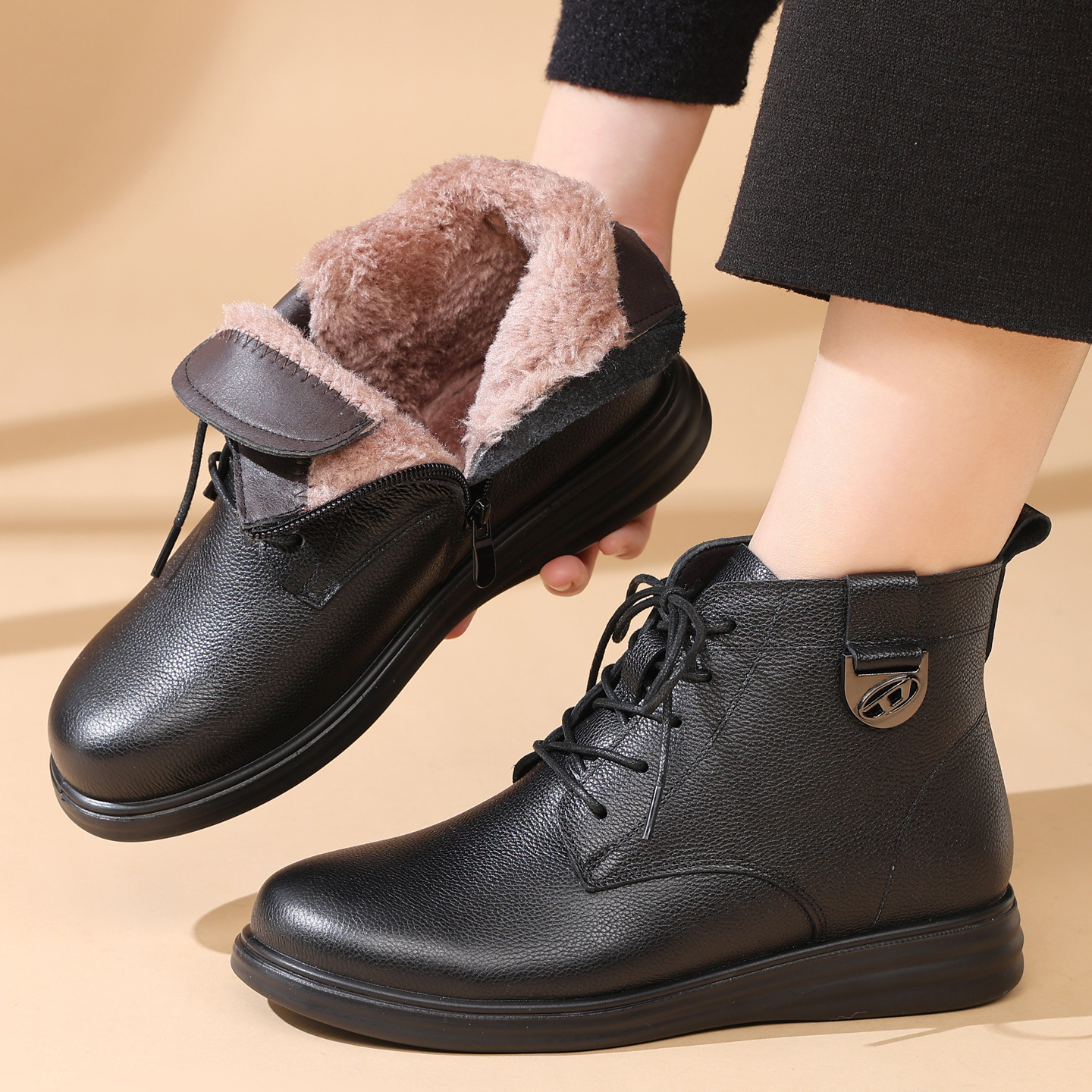 代发真皮软底妈妈棉鞋冬季加绒保暖短靴防滑大码平底女鞋111178