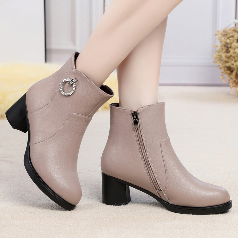 真皮妈妈软底短靴女新款秋冬女鞋加绒棉鞋中跟防滑中年棉皮鞋