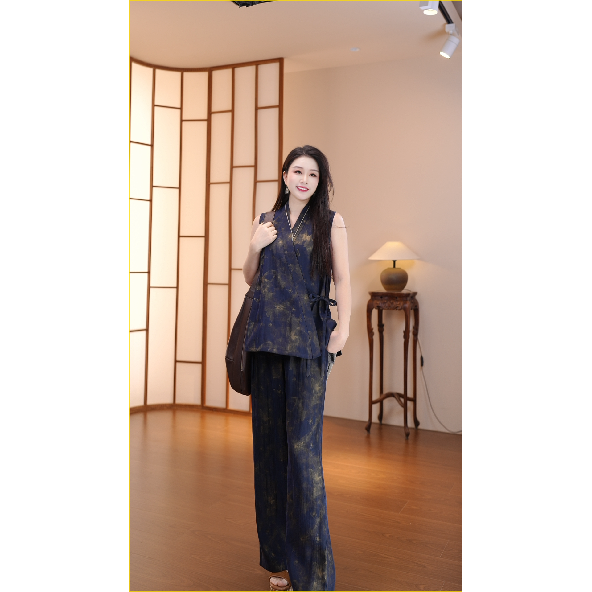 蓝大桑蚕丝2025夏蓝色蝴蝶上衣
