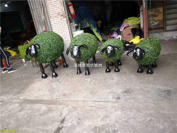 仿真卡通动物绿雕装饰