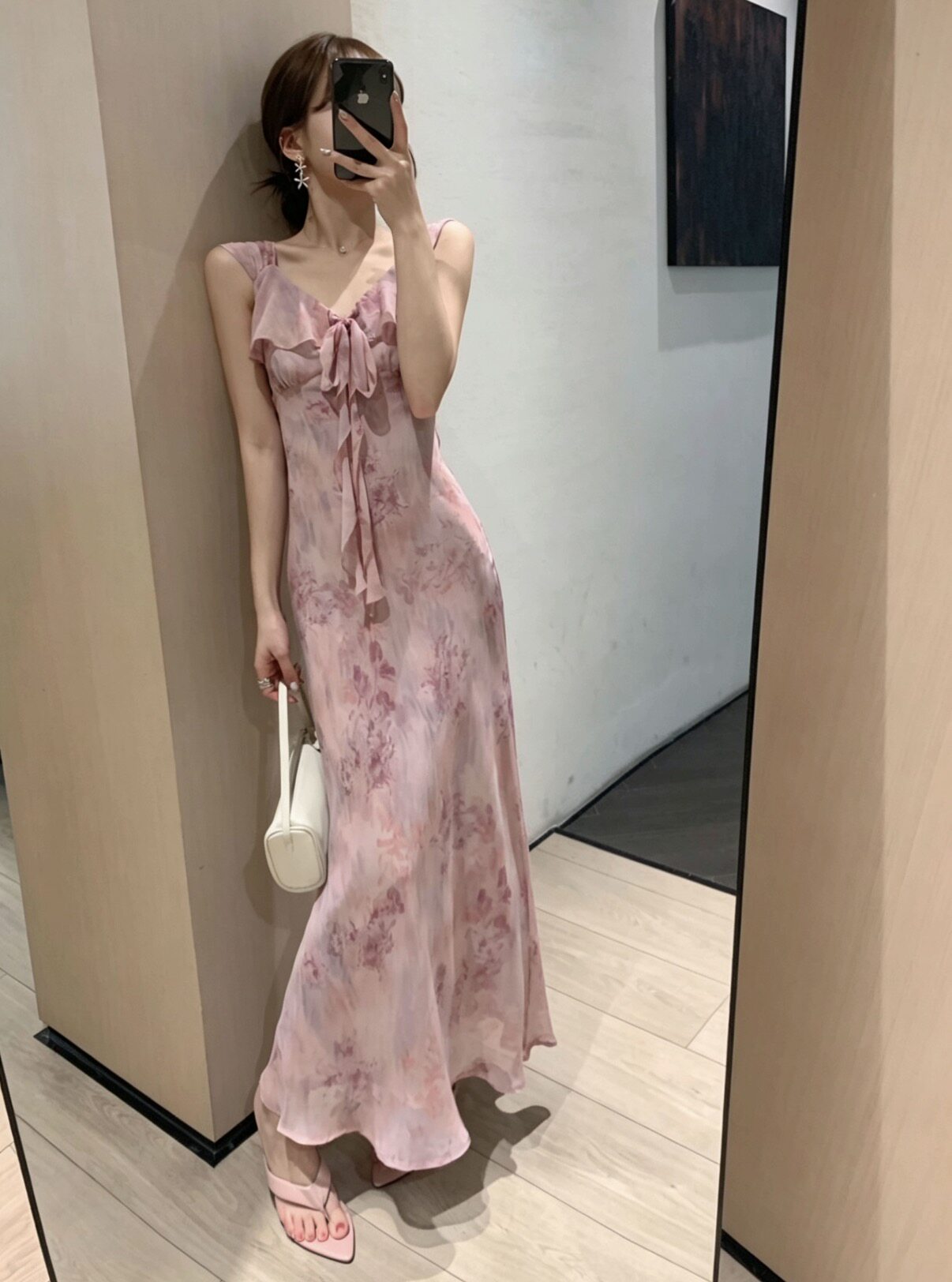 优雅气质小礼服v领印花荷叶边修身约会度假风吊带连衣裙雪纺长裙