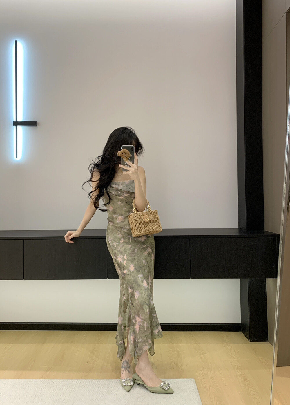 2026夏季新款时尚气质韩版吊带连衣裙女收腰显瘦度假碎花雪纺长裙