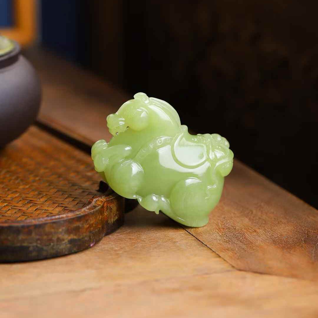 玉器工艺品天然新疆和田玉若羌黄口料老料马上封侯手把件男款把件