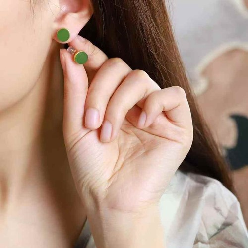 玉器工艺品天然新疆和田玉俄料碧玉老料果绿色圆牌耳钉女款玉耳钉