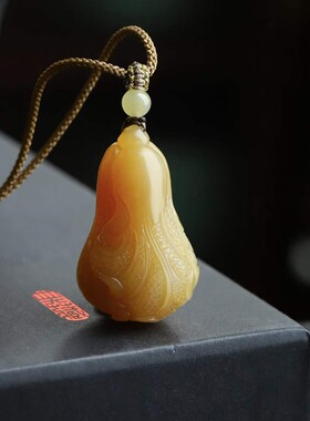 天然新疆和田玉玉器工厂店俄料糖料老料工艺品简约款玉石白菜吊坠