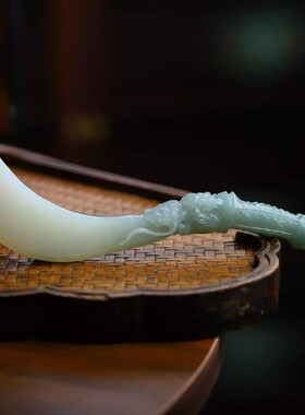天然新疆和田玉玉器工厂店俄料老料俏翠色玉石龙头刀手把件带证书