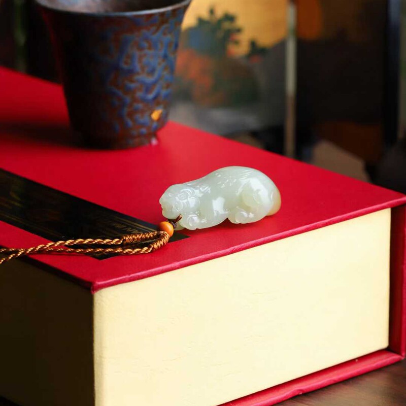 天然新疆和田玉玉器工厂店新疆且末料老料俏糖色玉石貔貅挂件吊坠