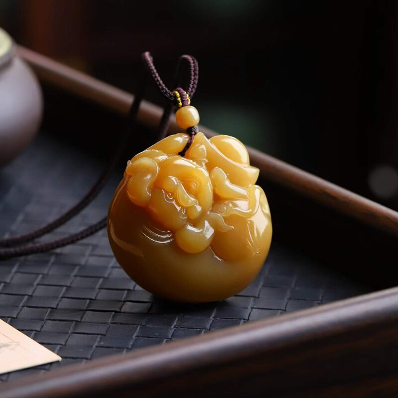 天然和田玉玉器供应链新疆且末料老料满糖色工艺品生肖猪挂件送证