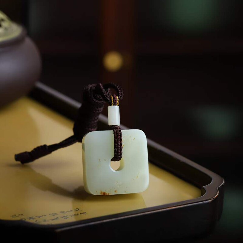 天然新疆和田玉玉器工厂店俄料老料俏皮色玉琮平安方扣挂件送证书