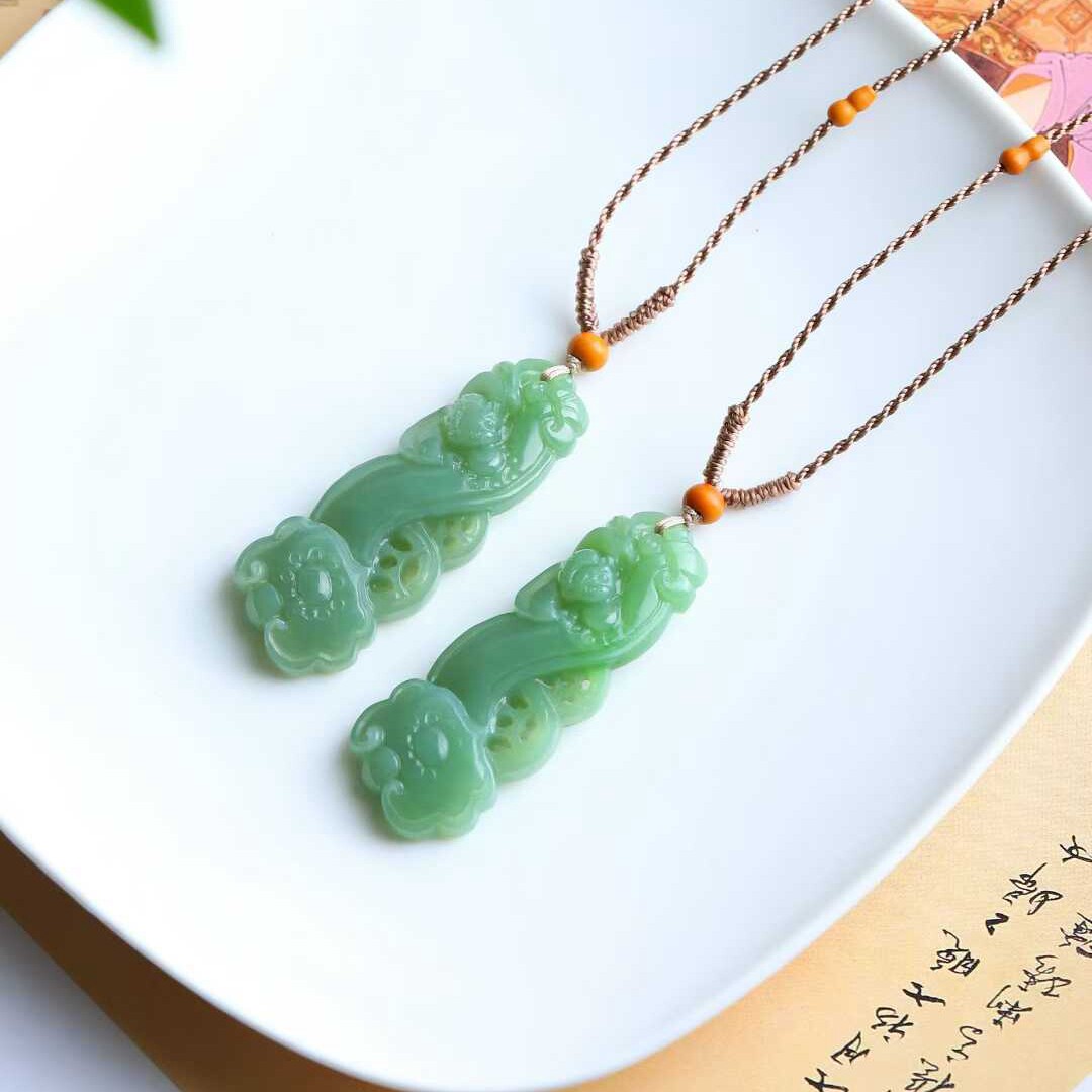 玉器工艺品天然新疆和田玉俄料碧玉老料如意 蝙蝠吊坠男女玉挂坠