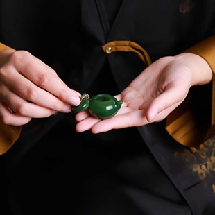 玉器工艺品天然新疆和田玉俄料碧玉老料菠菜绿把把壶 玉壶手把件