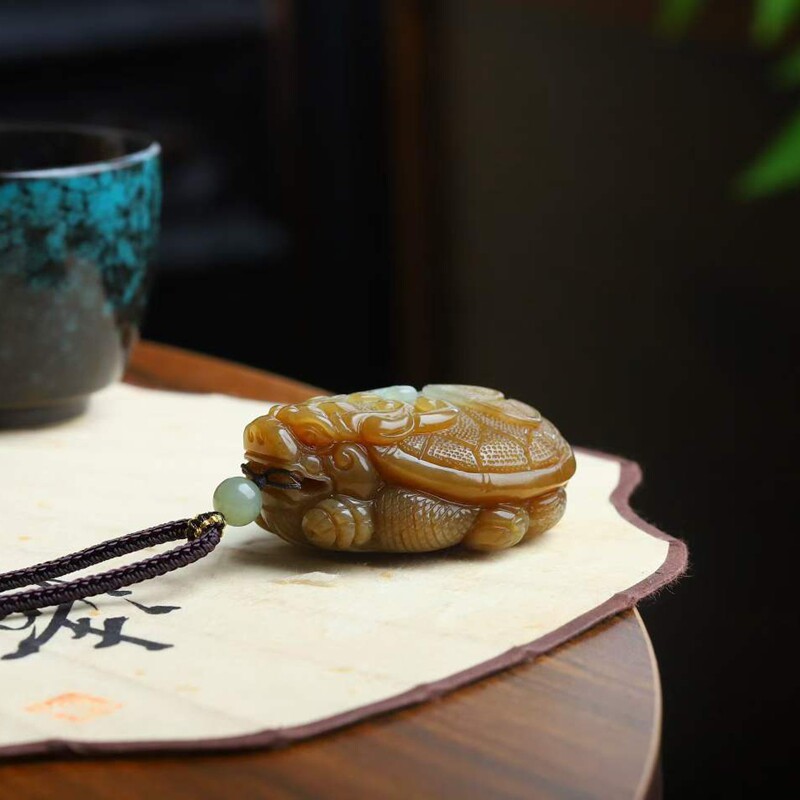 天然和田玉玉器工艺品新疆且末料糖料俏糖色玉石龙龟吊坠挂件带证