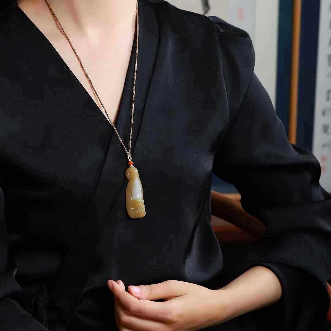 玉器工艺品天然新疆和田玉新疆且末料糖料悟道&bull;复古兽头男女吊坠