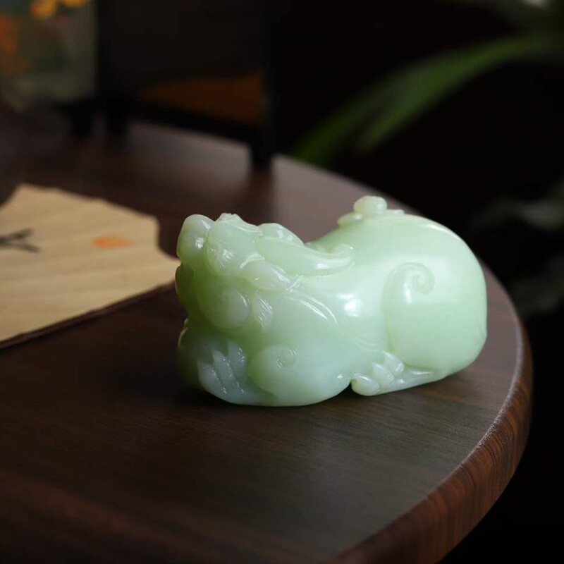 天然新疆和田玉玉器工厂店俄料翠色老料工艺品玉石貔貅手把件摆件