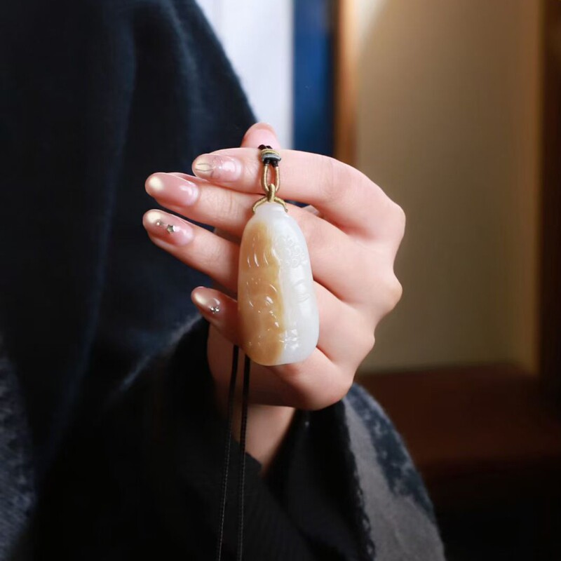 天然和田玉玉器工厂店俄料老料俏糖色玉石一念之间吊坠挂件带证书