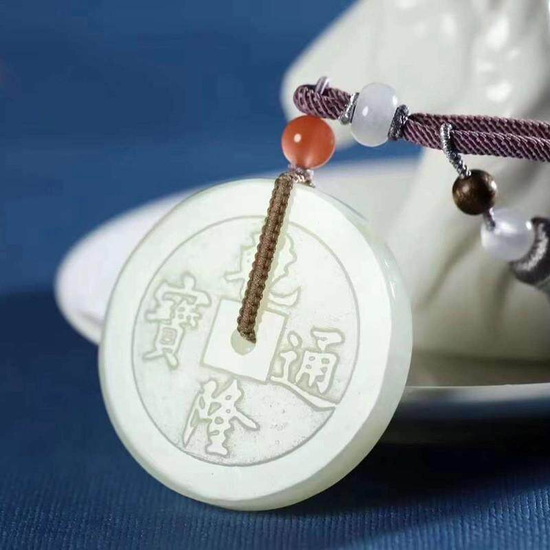 玉器工艺品天然新疆和田玉白玉老料乾隆通宝车挂玉器汽车配饰批发