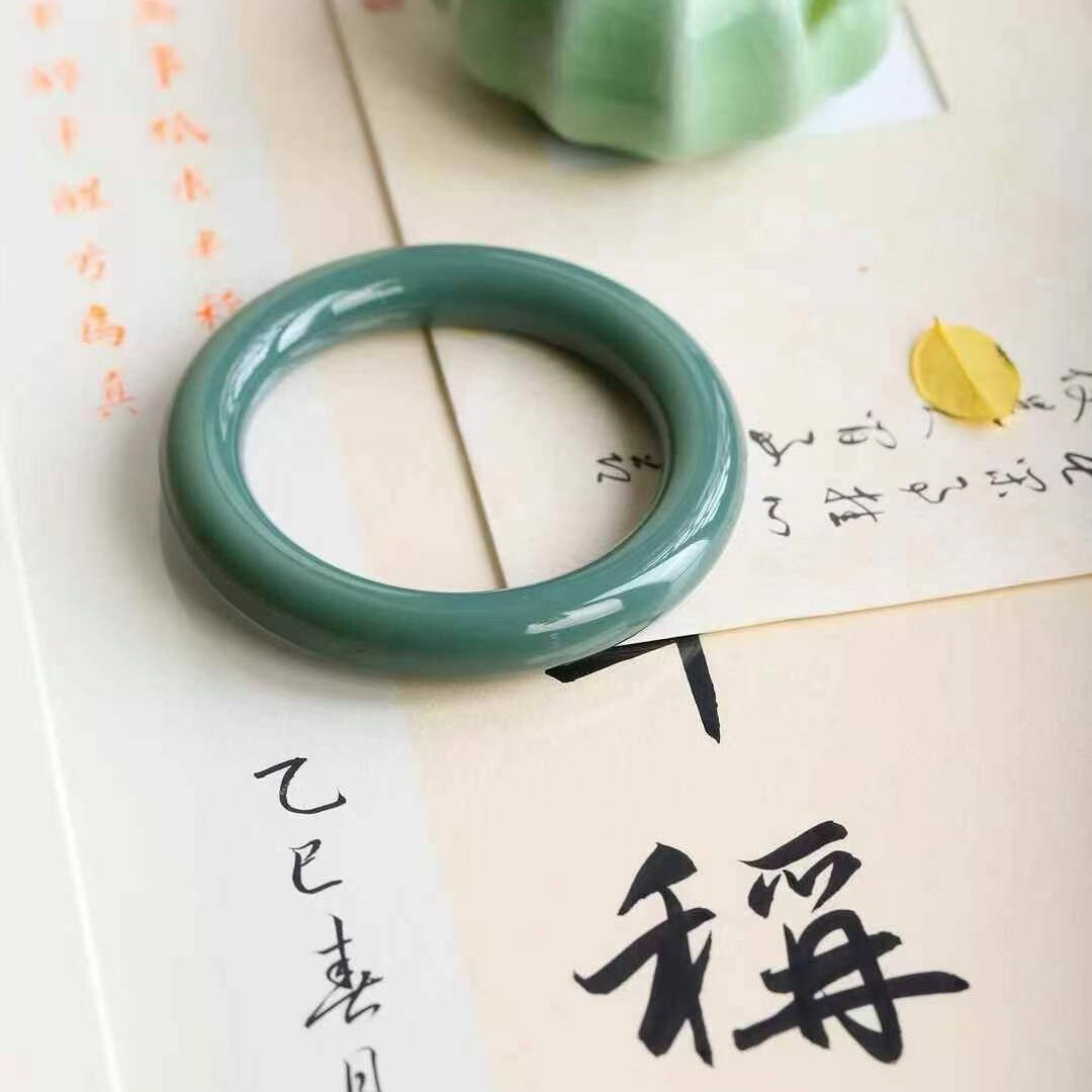 玉器工艺品天然新疆和田玉俄料碧玉老料沙枣青圆条镯套装女款送证