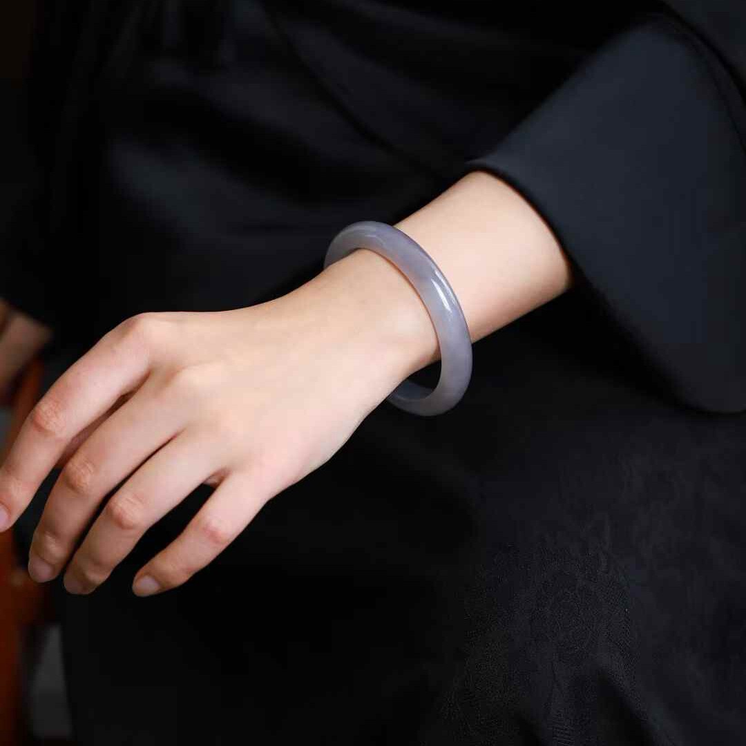 玉器工艺品天然新疆和田玉青海料老料冰烟紫素面镯女款气质手镯