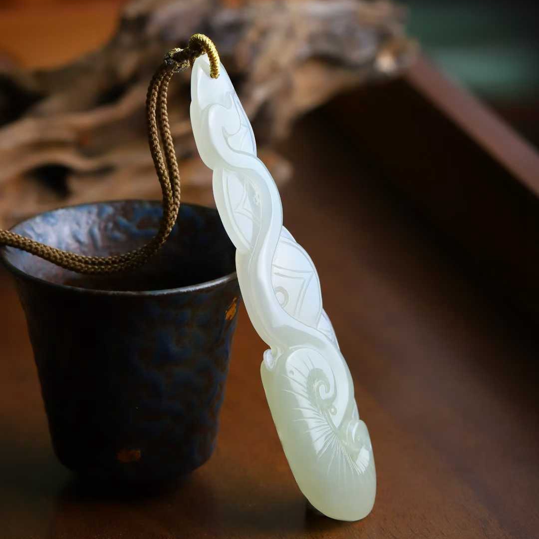 玉器工艺品天然新疆和田玉青海料老料晴水色玉如意吊坠男女挂件