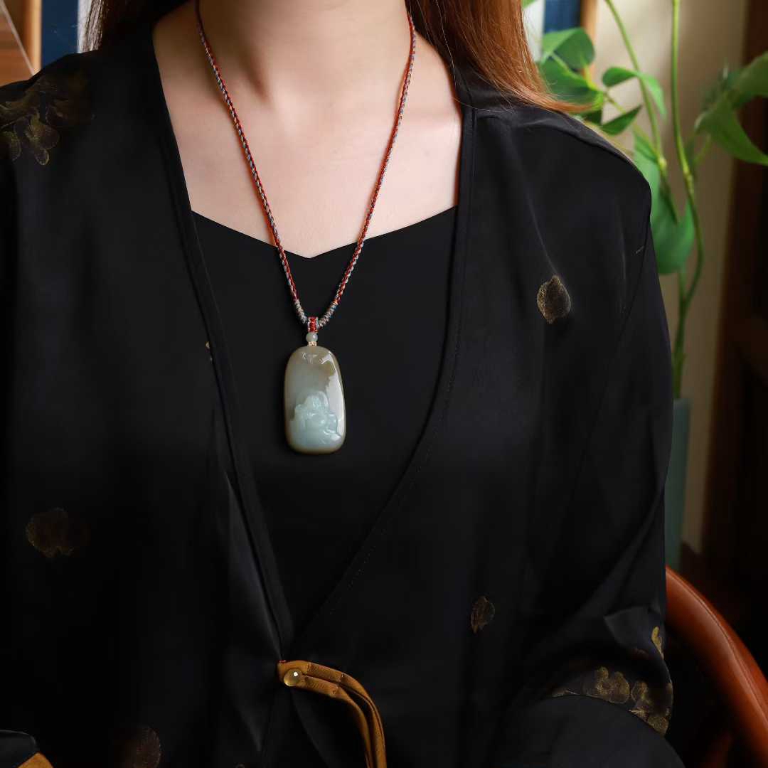 玉器工艺品天然新疆和田玉新疆且末料糖料弥勒佛吊坠女款挂件送证