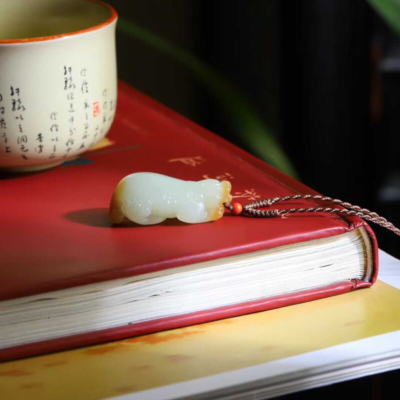 天然新疆和田玉玉器工厂店新疆且末料老料俏糖色玉石貔貅吊坠挂件