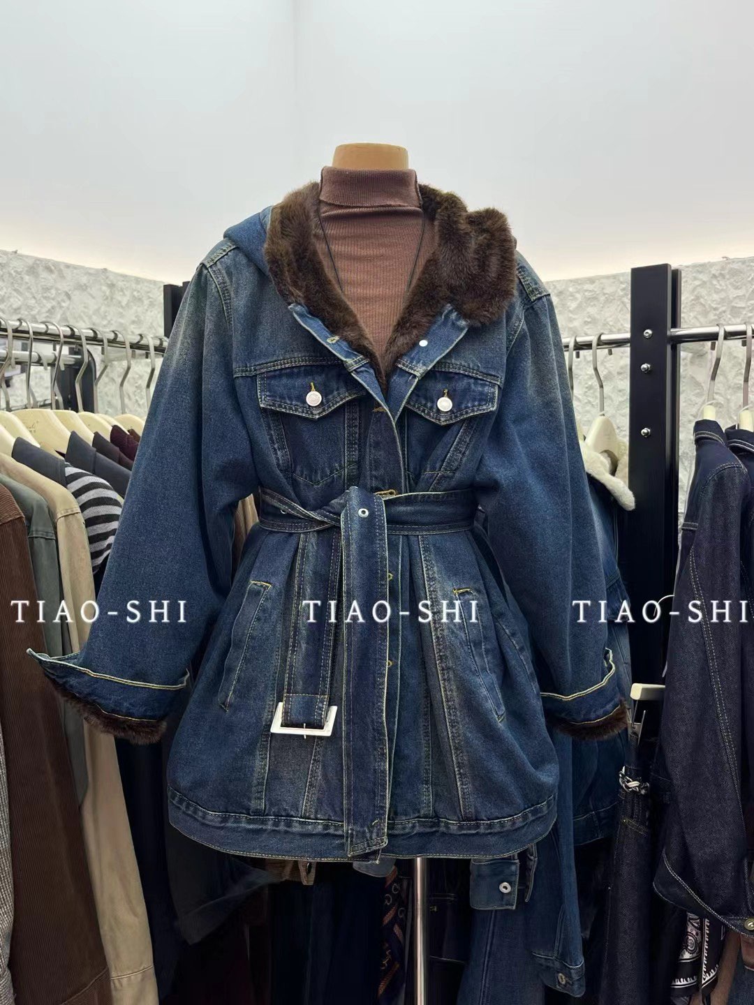 欧洲站2025秋冬新款加绒加厚显瘦牛仔外套女宽松休闲连帽绒毛外套