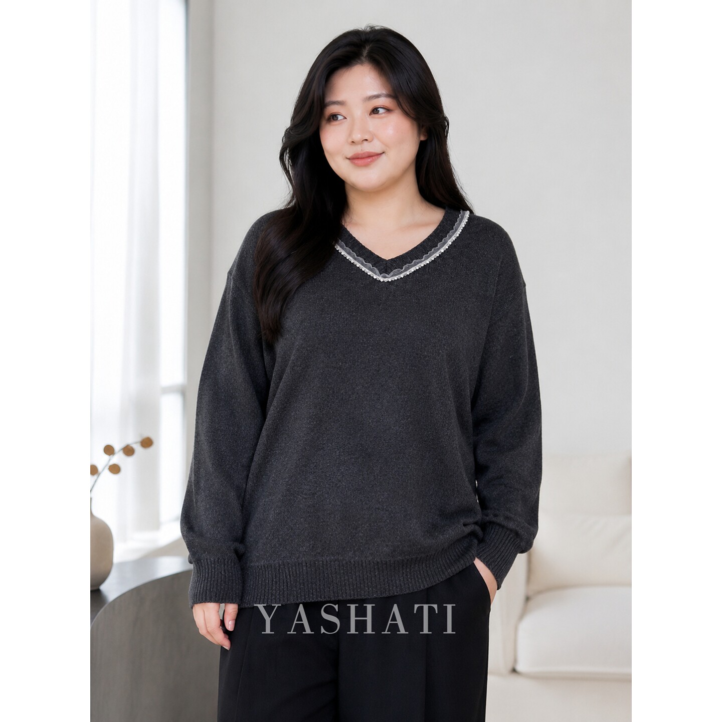 娅莎媞大码女装200斤胖mm秋季慵懒风宽松显瘦V领蕾丝边针织毛衣女