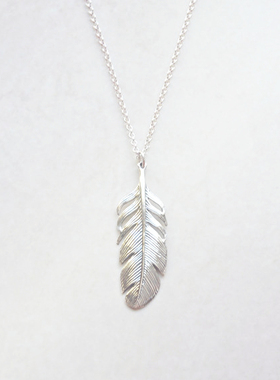 灵动风羽毛925银送对象短项链