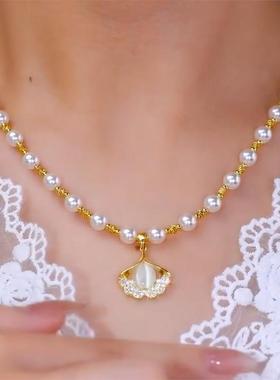 年轻人珍珠项链法式奢华