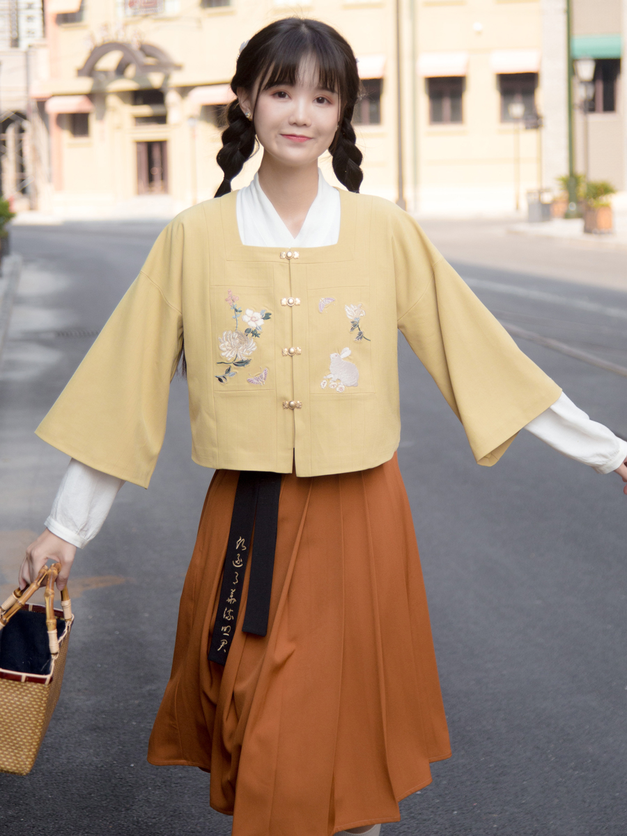 Chuandai: Autumn classic original Ming element square collar half sleeve top half skirt college style suit