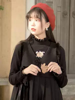 Chuan Dai: Gummy Red Panda Original Design Little Panda Embroidery Cute Girl Two-color Autumn and Winter Sweater