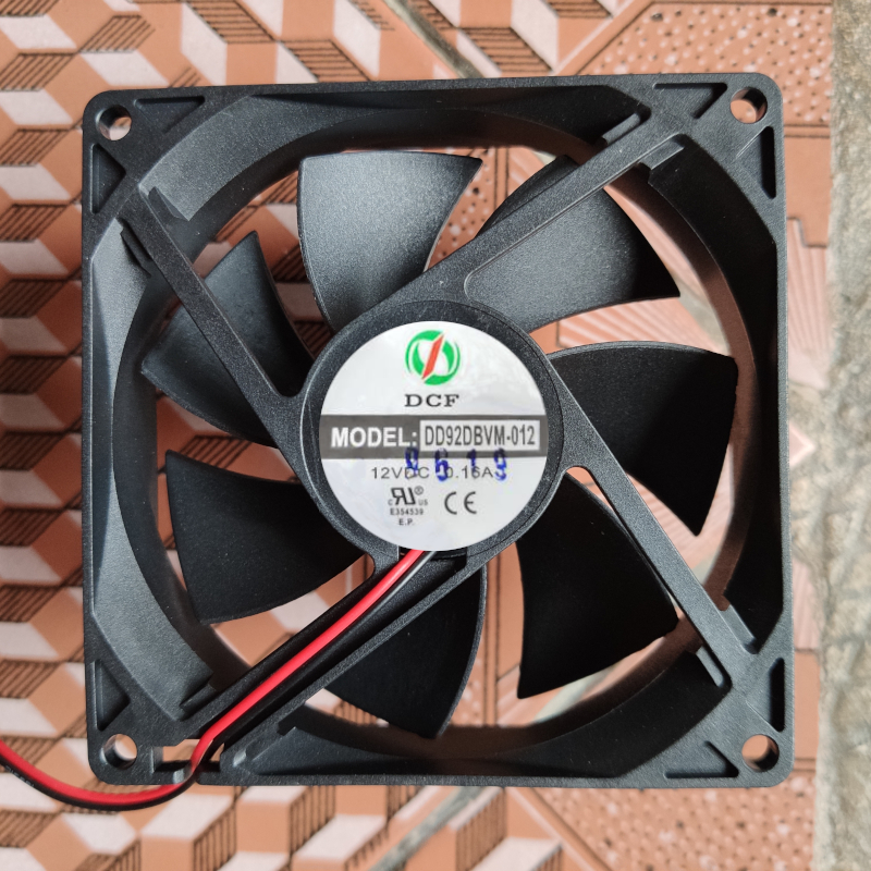 MODEL:DD92DBVM-012 12V0.16A 9公分伏酒柜的小方形里风扇上面dcf
