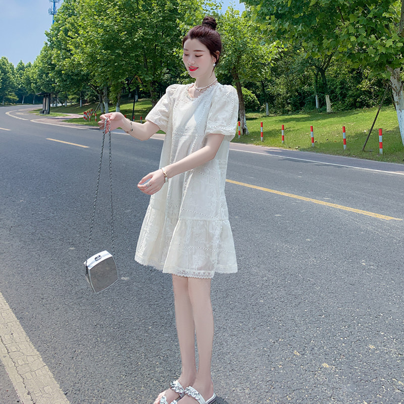 2023夏季新款泡泡袖圆领天丝绣花连衣裙女宽松遮肚子荷叶边娃娃裙