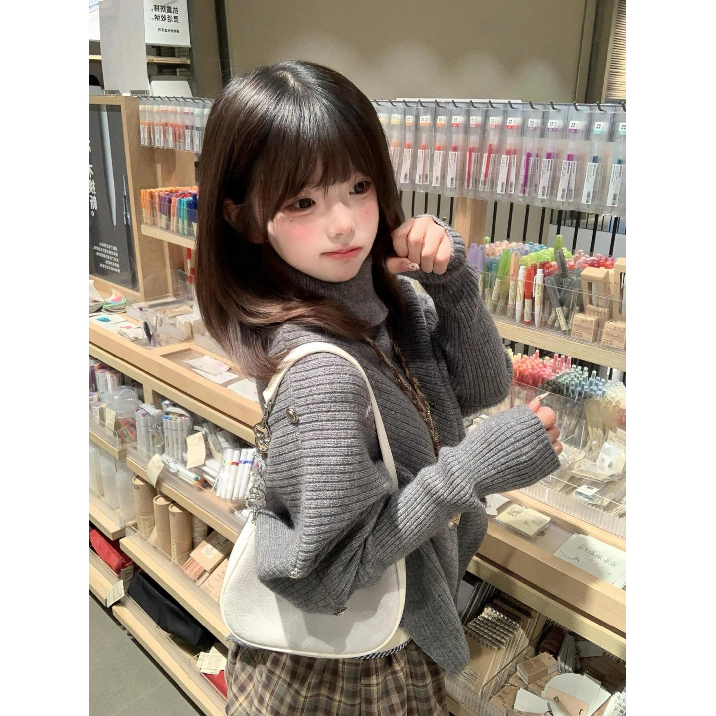 韩版慵懒风灰色不规则设计毛衣女秋冬季新款搭配格纹裙裤两件套装