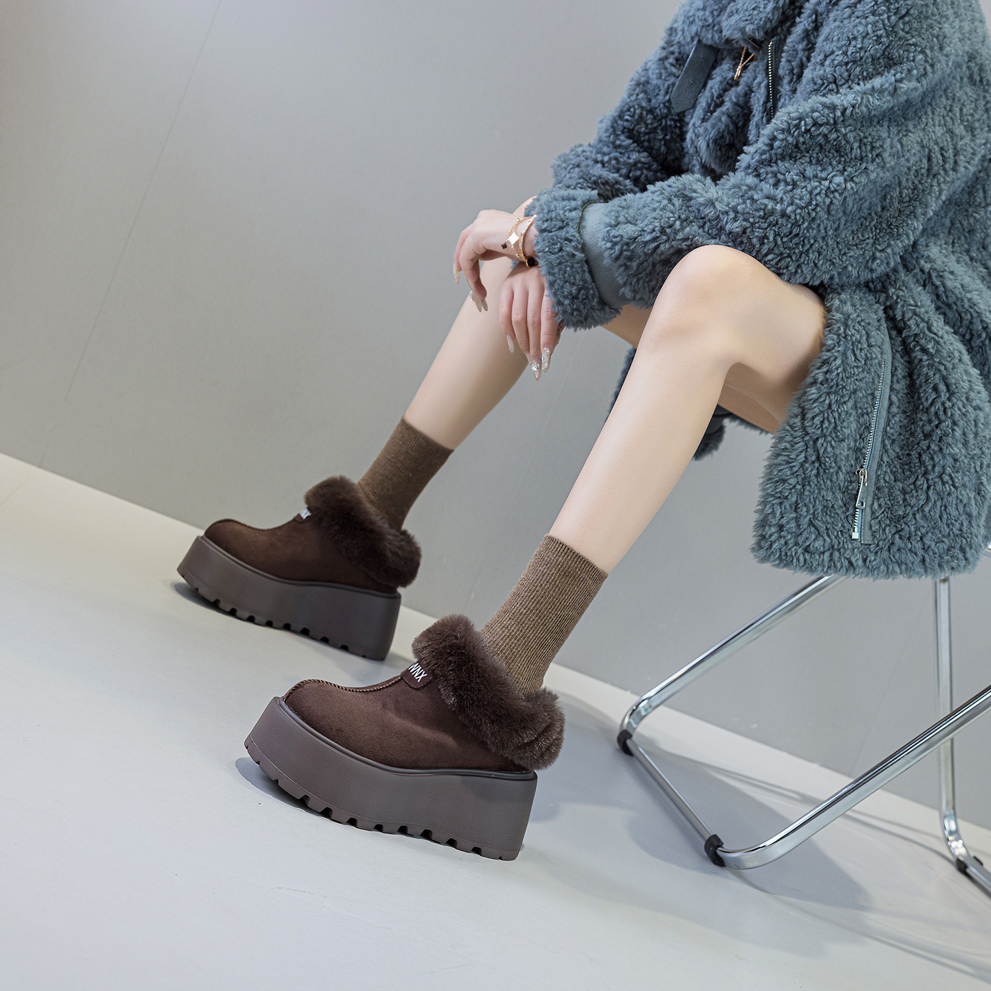 震地王10cm高跟时尚厚底包头拖鞋