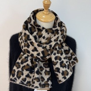 豹纹围巾女款2025新款冬季高级感羊毛针织毛线围脖配大衣护颈百搭