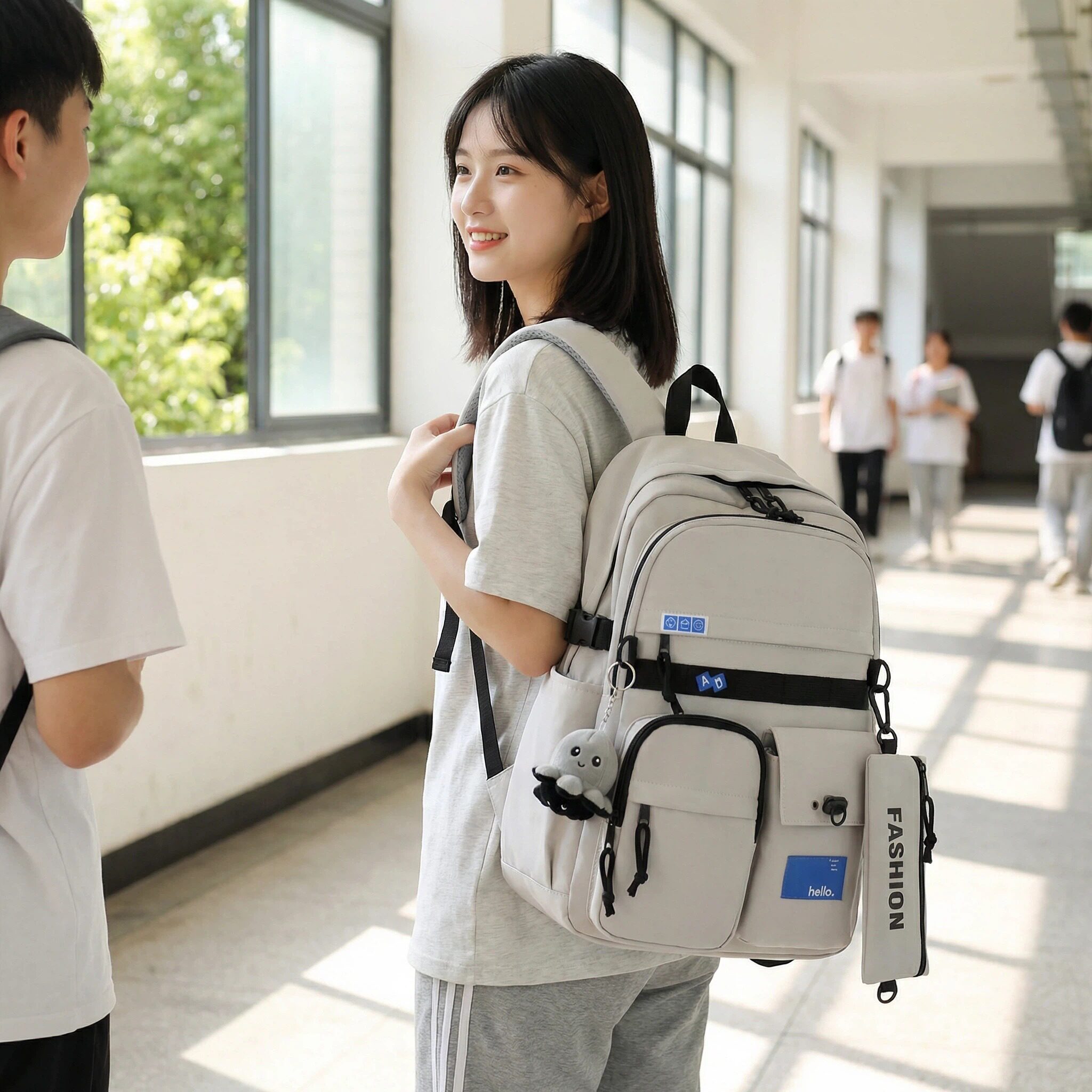 新款简约潮流男生书包3-6年级中学生护脊减负耐磨大容量双肩包