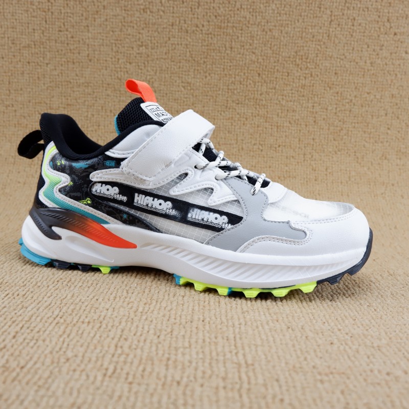 舒适防滑学生户外鞋透气