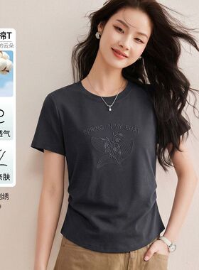 白色刺绣短袖T恤女夏季2026新款正肩圆领捏褶显瘦高级感上衣服潮