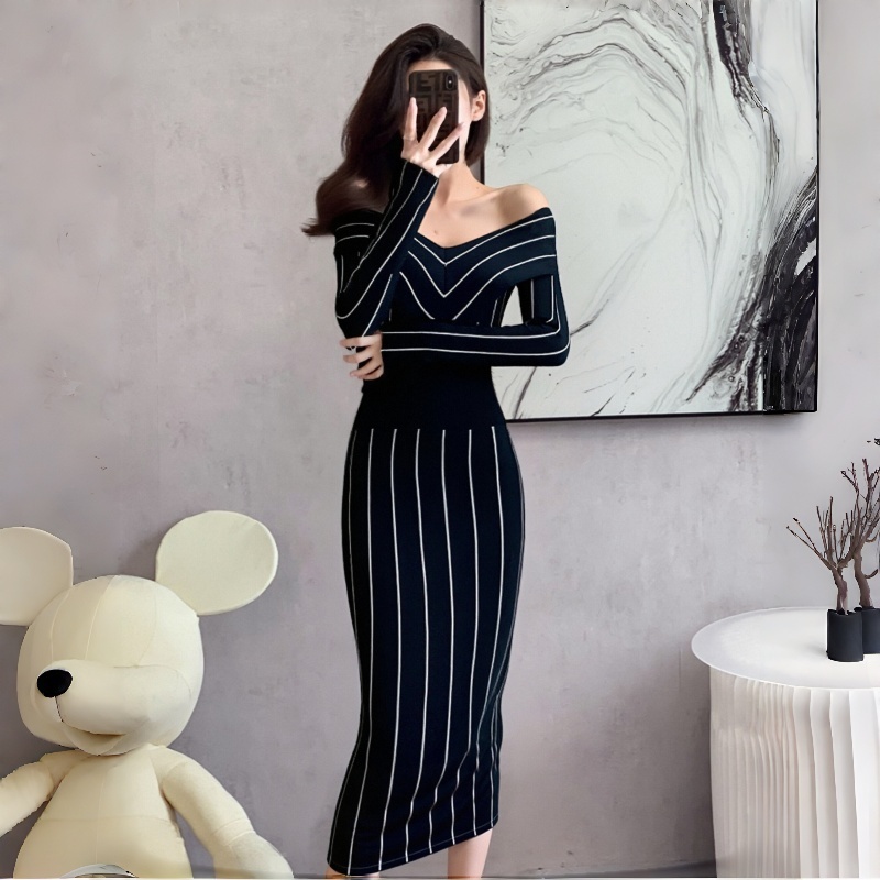 2025年秋冬新款黑色小个子连衣裙