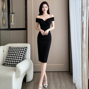 黑色一字肩连衣裙女中长款性感气质小个子时尚晚宴风穿搭包臀裙女