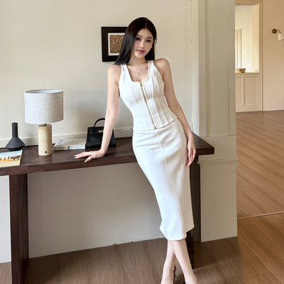 白色方领修身显瘦包臀吊带裙
