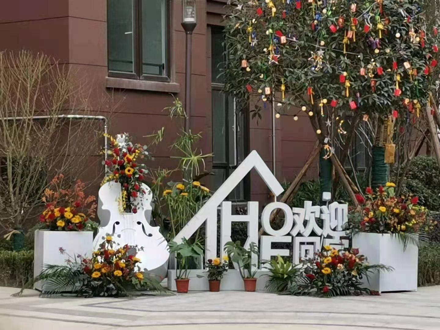 金属铁艺欢迎回家立体大提琴落地摆件创意户外园林小区酒店装饰品