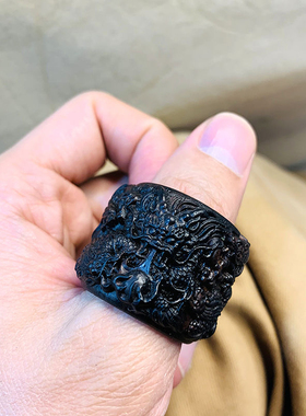 2024龙年款新中式国潮九龙扳指越南芽庄白棋沉香雕龙手把件把玩件