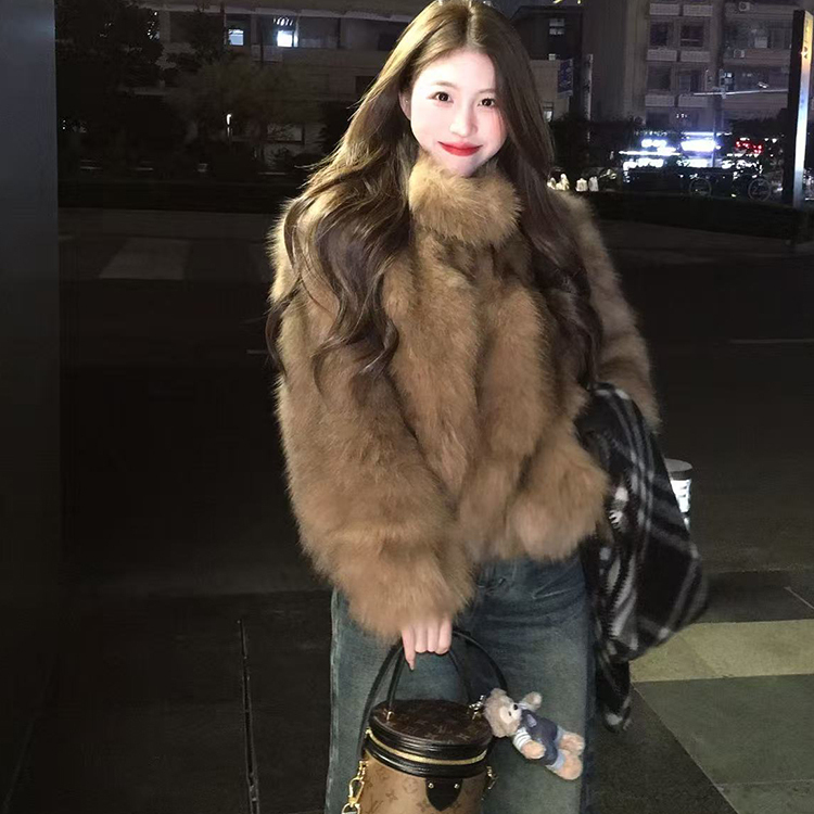 复古琥珀棕色立领仿皮草女2025新款秋冬季皮毛一体环保狐狸毛外套