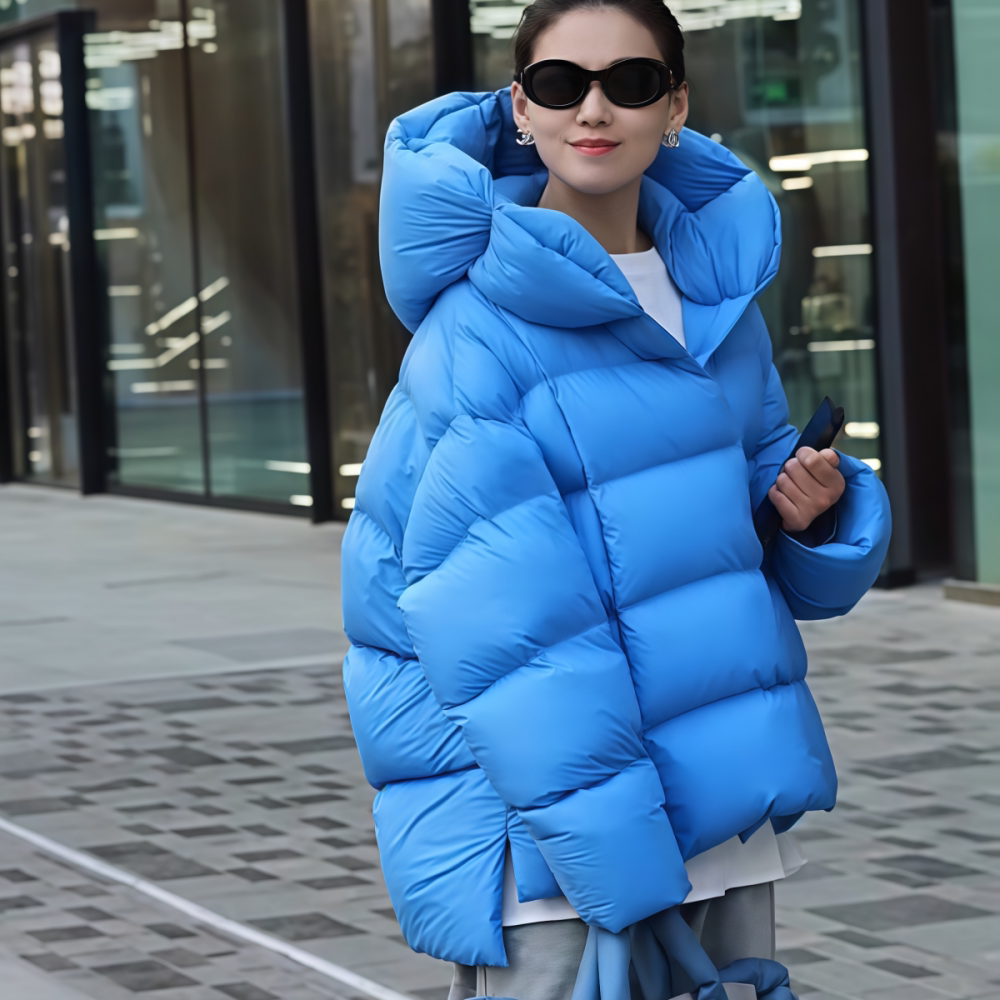 天蓝色连帽排扣低领羽绒款外套女
