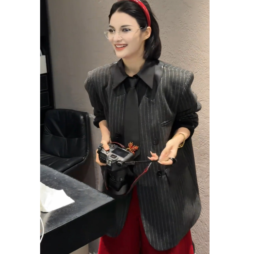 温柔淑女风深灰色条纹毛呢外套女