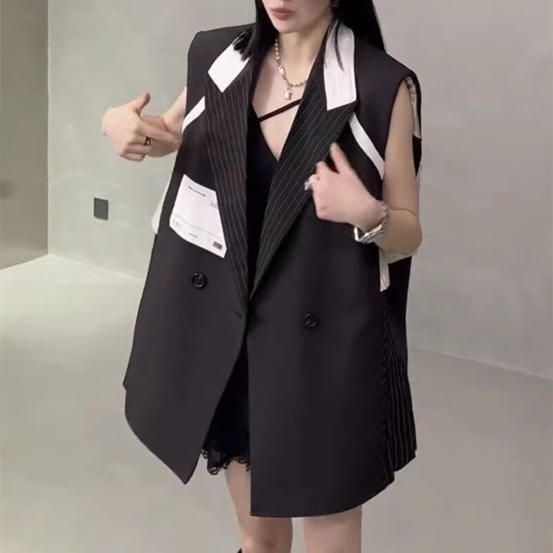 两粒纽扣拼色黑白贴标无袖马甲女