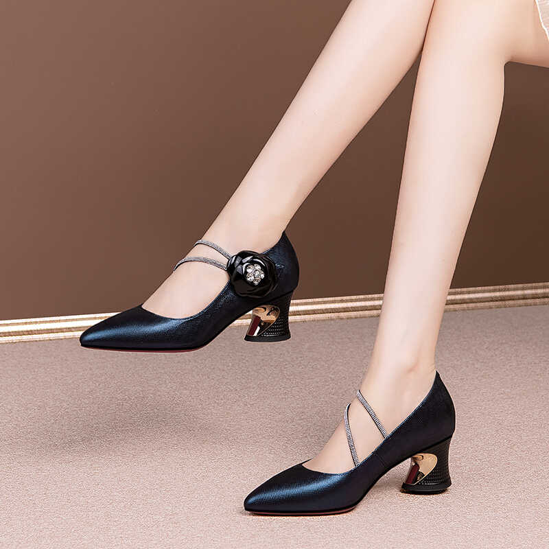 真皮大码气质配裙子单鞋尖头百搭